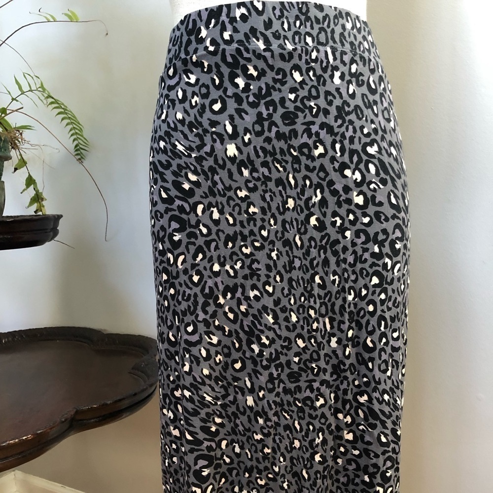 𝅺APT 9 casual black animal print Skirt